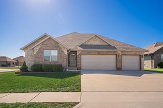 878 East Dyann Drive, Nixa, MO 65714