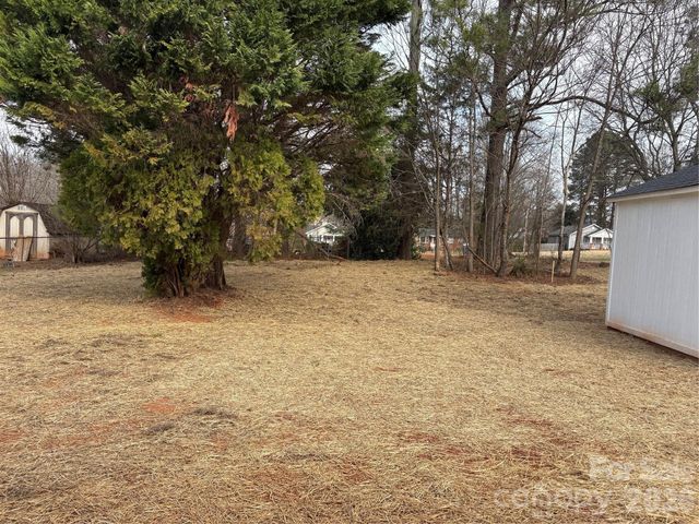 605 E Hartford Avenue, Bessemer City, NC 28016