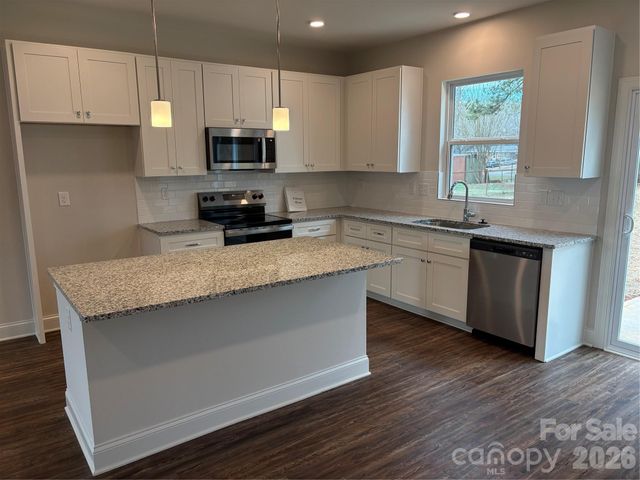 605 E Hartford Avenue, Bessemer City, NC 28016