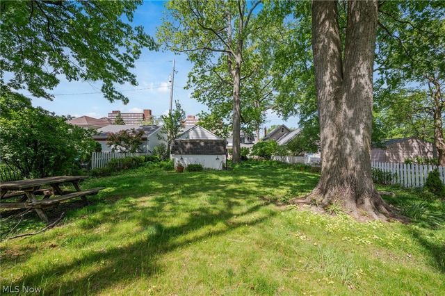 1351 Manor Park Avenue, Lakewood, OH 44107