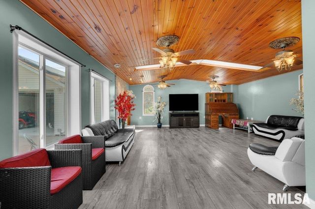 705 13TH Street W, Milan, IL 61264