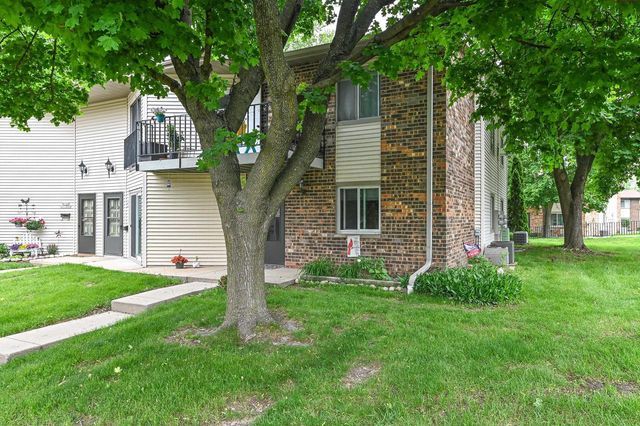 W168N11501 El Camino DRIVE #2, Germantown, WI 53022