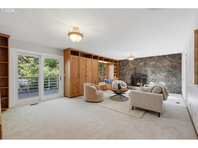 18132 WESTVIEW Dr, Lake Oswego, OR 97034