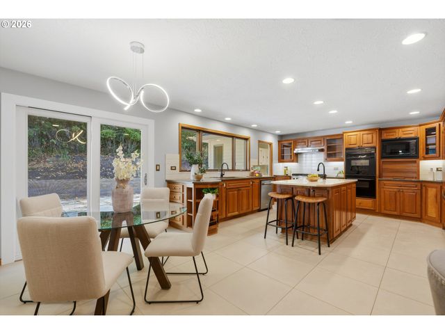 18132 WESTVIEW Dr, Lake Oswego, OR 97034