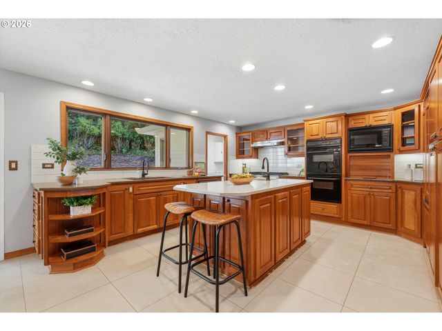 18132 WESTVIEW Dr, Lake Oswego, OR 97034