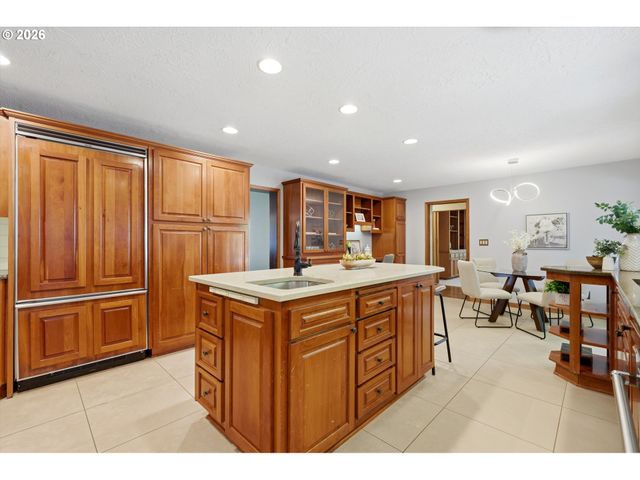 18132 WESTVIEW Dr, Lake Oswego, OR 97034