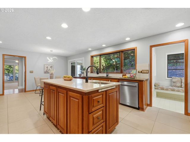 18132 WESTVIEW Dr, Lake Oswego, OR 97034