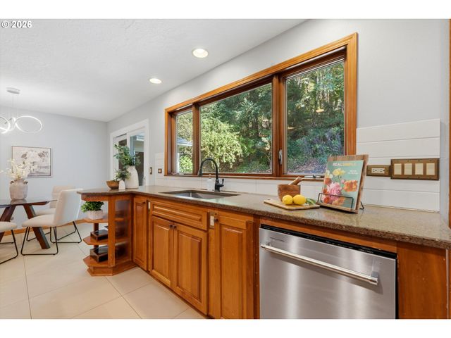 18132 WESTVIEW Dr, Lake Oswego, OR 97034
