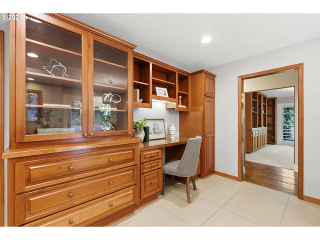 18132 WESTVIEW Dr, Lake Oswego, OR 97034