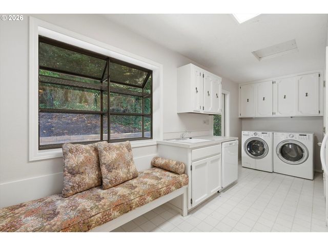 18132 WESTVIEW Dr, Lake Oswego, OR 97034