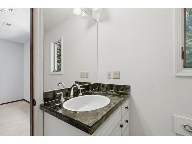 18132 WESTVIEW Dr, Lake Oswego, OR 97034