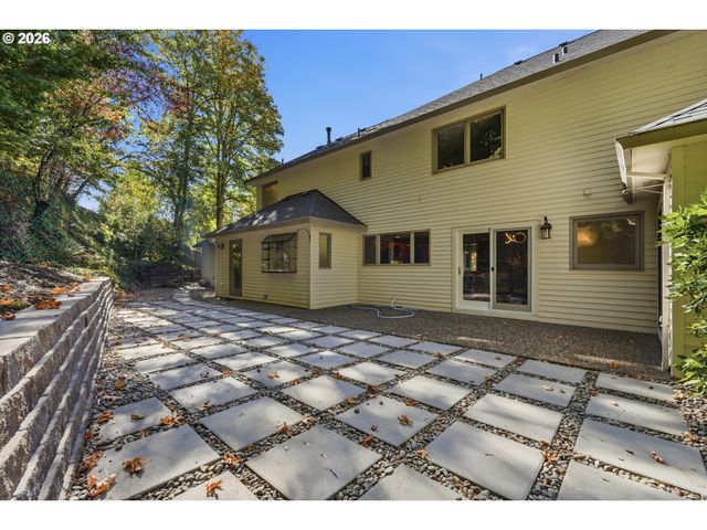 18132 WESTVIEW Dr, Lake Oswego, OR 97034