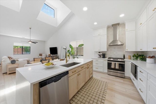 819 HIGHLAND STREET N, St Petersburg, FL 33701
