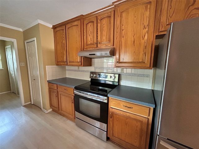 1806 Clear Creek Lane, Carrollton, TX 75007