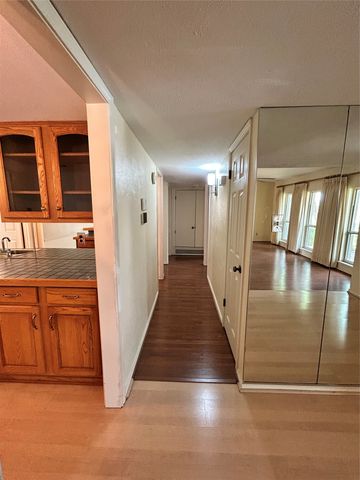 1806 Clear Creek Lane, Carrollton, TX 75007