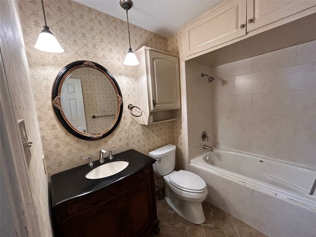 1806 Clear Creek Lane, Carrollton, TX 75007