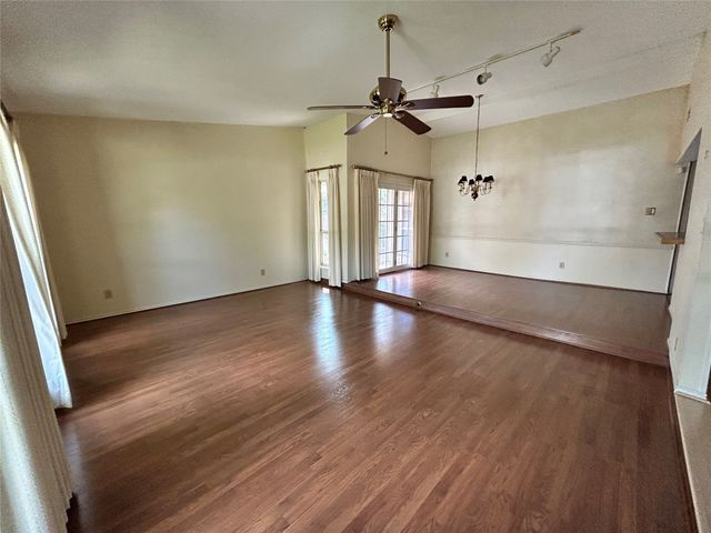 1806 Clear Creek Lane, Carrollton, TX 75007