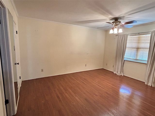 1806 Clear Creek Lane, Carrollton, TX 75007