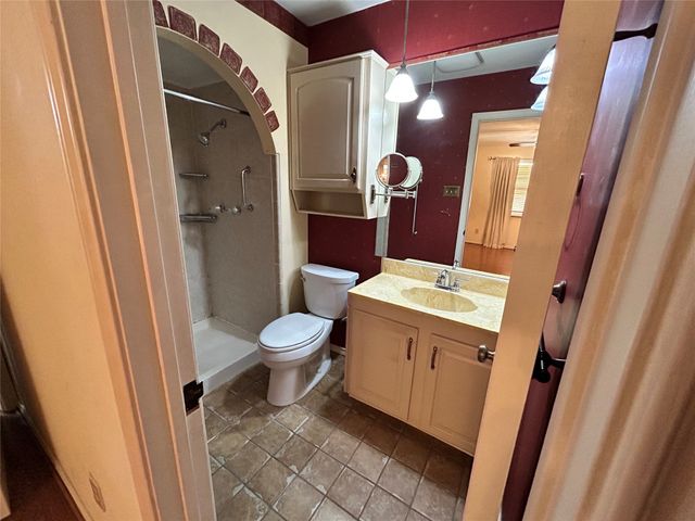 1806 Clear Creek Lane, Carrollton, TX 75007