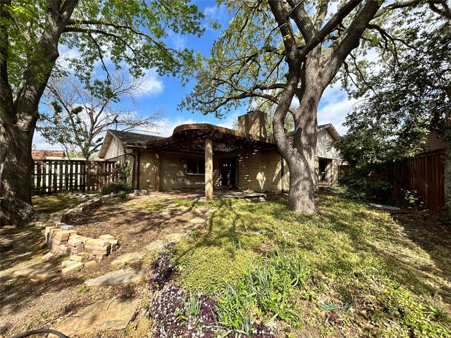 1806 Clear Creek Lane, Carrollton, TX 75007