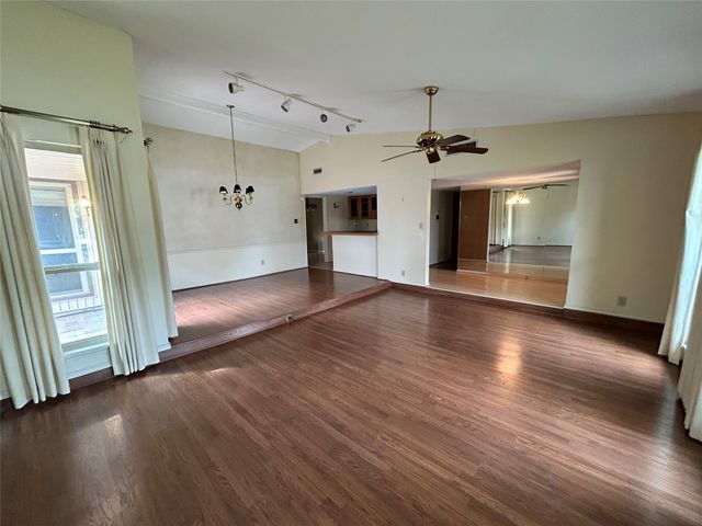 1806 Clear Creek Lane, Carrollton, TX 75007