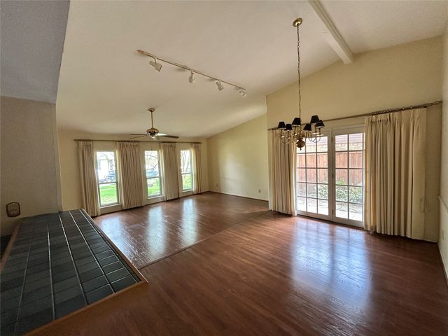 1806 Clear Creek Lane, Carrollton, TX 75007