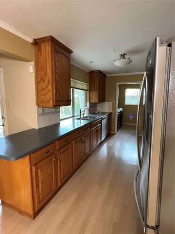 1806 Clear Creek Lane, Carrollton, TX 75007