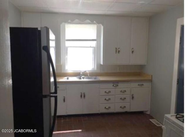 1422 E MILLER STREET, Jefferson City, MO 65101