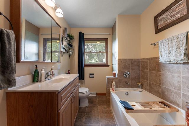 5220 46th AVENUE, Kenosha, WI 53144