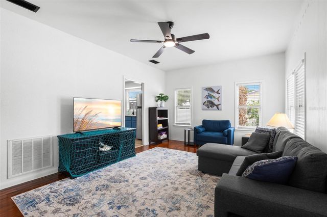 605 3RD AVENUE SW, Largo, FL 33770
