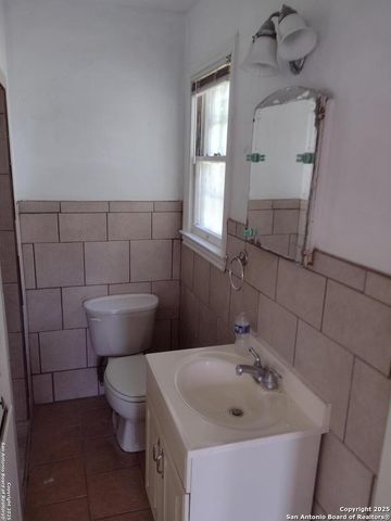 415 NORTH, San Antonio, TX 78201