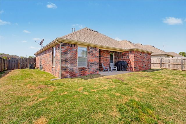 940 Silverthorn Drive, Centerton, AR 72719
