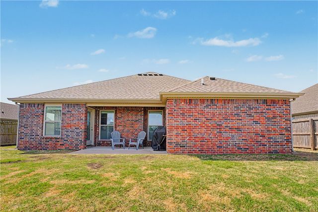940 Silverthorn Drive, Centerton, AR 72719