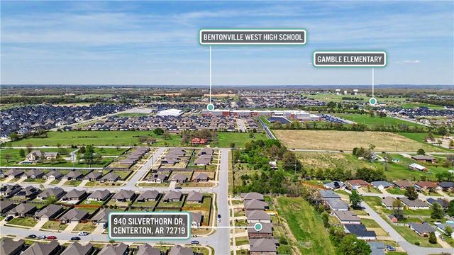 940 Silverthorn Drive, Centerton, AR 72719