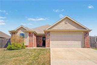 940 Silverthorn Drive, Centerton, AR 72719