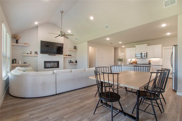 367 Oak Creek Drive, Lavon, TX 75166