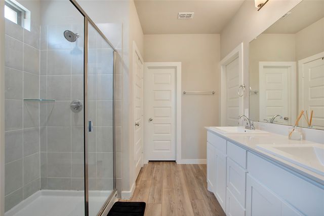 367 Oak Creek Drive, Lavon, TX 75166