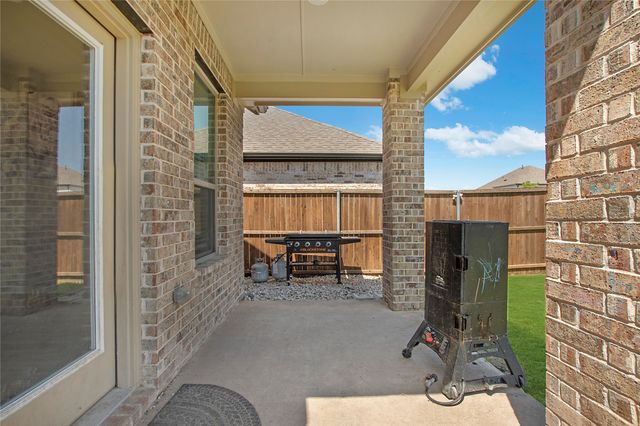 367 Oak Creek Drive, Lavon, TX 75166