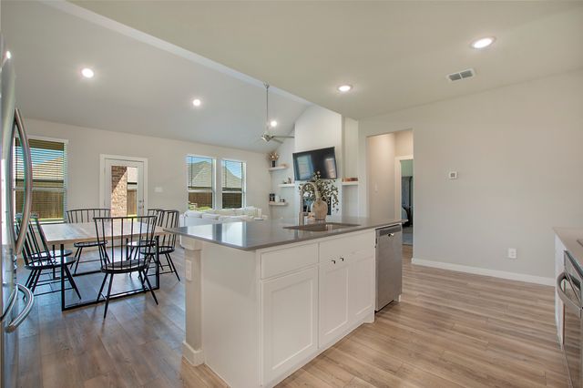 367 Oak Creek Drive, Lavon, TX 75166