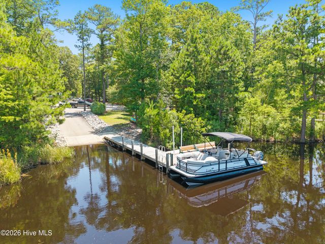 789 Breezewood Drive SE, Bolivia, NC 28422