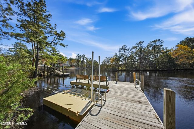 789 Breezewood Drive SE, Bolivia, NC 28422