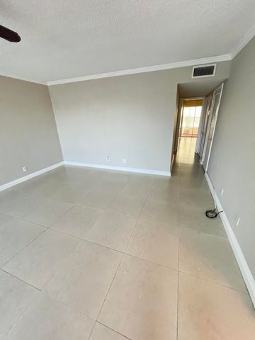 413 Greenbrier A, West Palm Beach, FL 33417