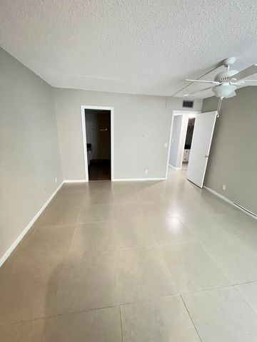 413 Greenbrier A, West Palm Beach, FL 33417