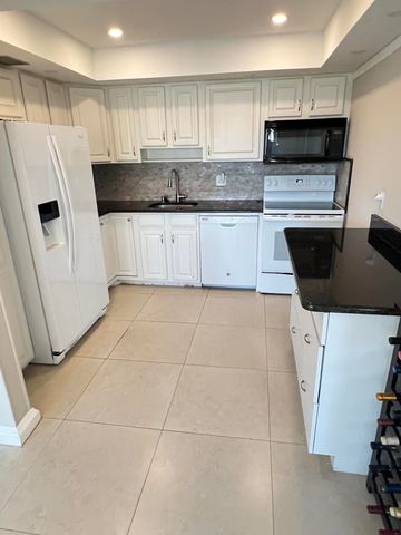 413 Greenbrier A, West Palm Beach, FL 33417