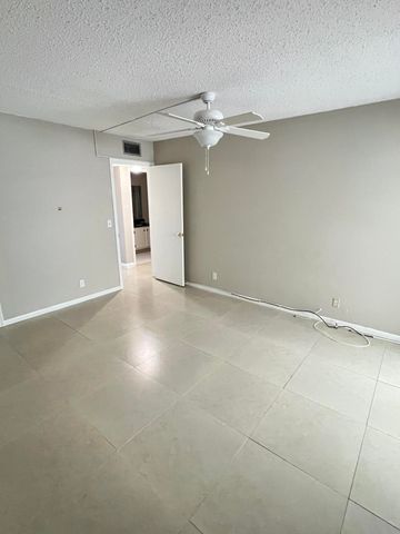 413 Greenbrier A, West Palm Beach, FL 33417