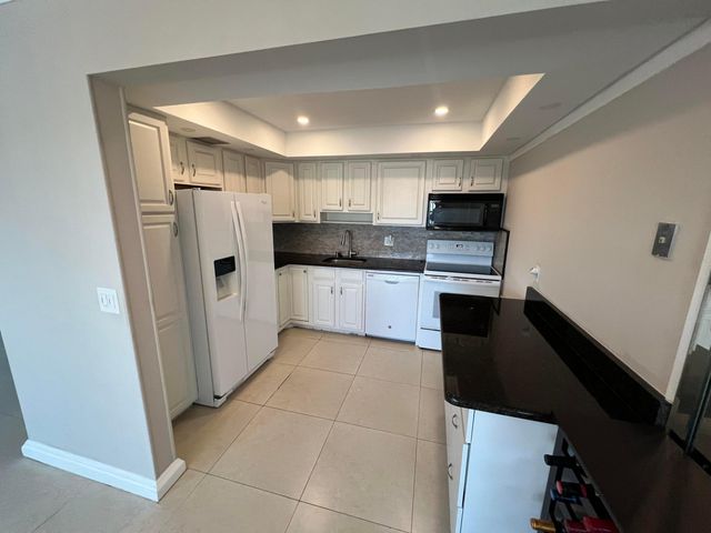 413 Greenbrier A, West Palm Beach, FL 33417