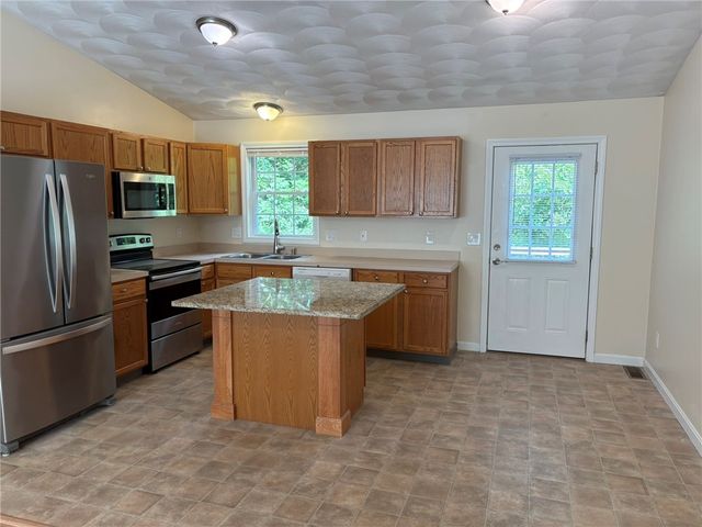 521 Tenth Avenue, Woonsocket, RI 02895