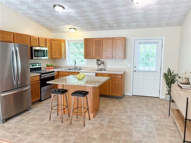 521 Tenth Avenue, Woonsocket, RI 02895