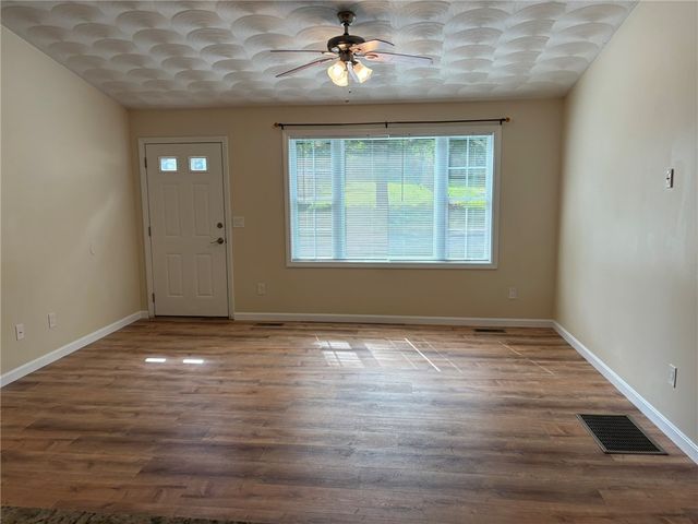 521 Tenth Avenue, Woonsocket, RI 02895