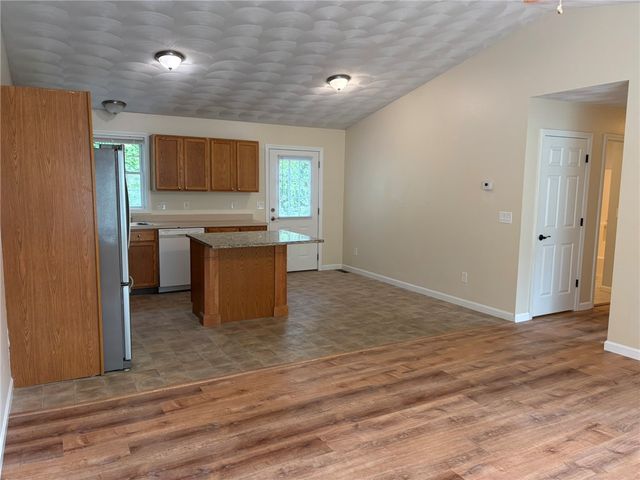 521 Tenth Avenue, Woonsocket, RI 02895